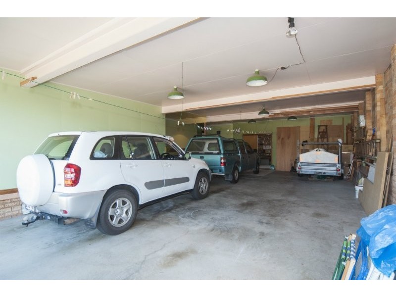 12 Waratah Avenue, Biggera Waters QLD 4216