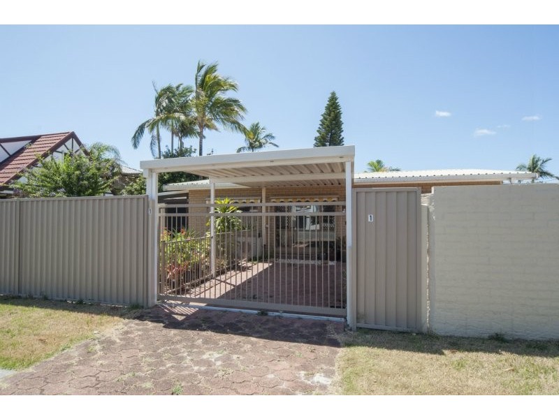 2/1 Rosalind Avenue, Paradise Point QLD 4216