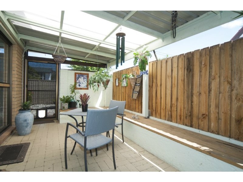 2/1 Rosalind Avenue, Paradise Point QLD 4216