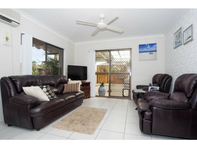 2/1 Rosalind Avenue, Paradise Point QLD 4216