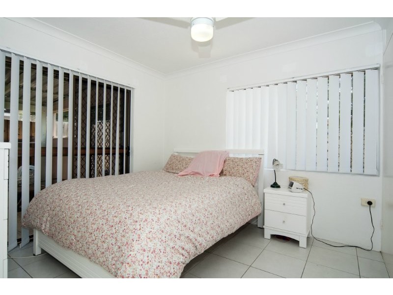 2/1 Rosalind Avenue, Paradise Point QLD 4216