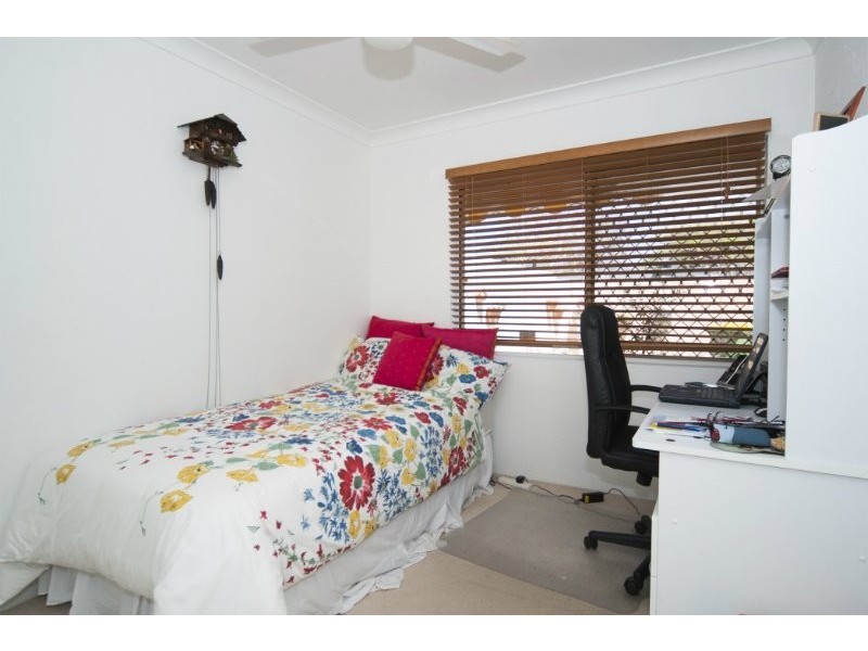 2/1 Rosalind Avenue, Paradise Point QLD 4216