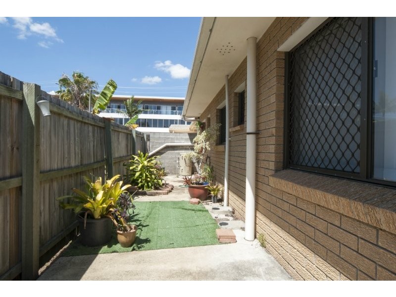 2/1 Rosalind Avenue, Paradise Point QLD 4216
