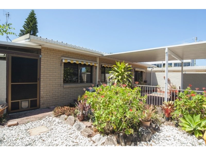 2/1 Rosalind Avenue, Paradise Point QLD 4216