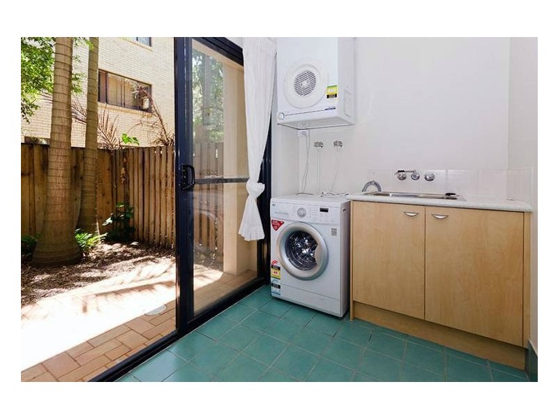 6/23 Bath Street, Labrador QLD 4215