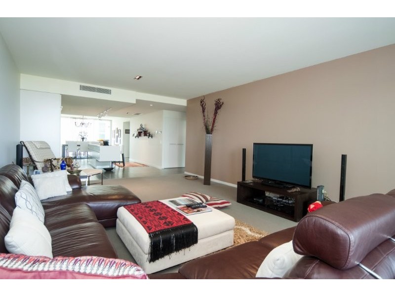 30402 Ephraim Island, Paradise Point QLD 4216