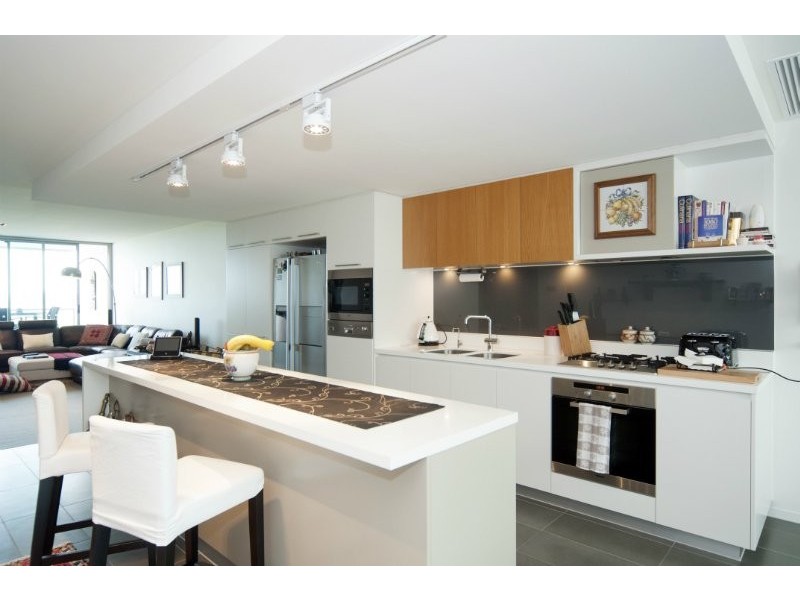 30402 Ephraim Island, Paradise Point QLD 4216