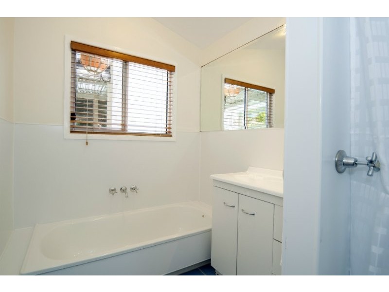 1 Magnolia Avenue, Hollywell QLD 4216