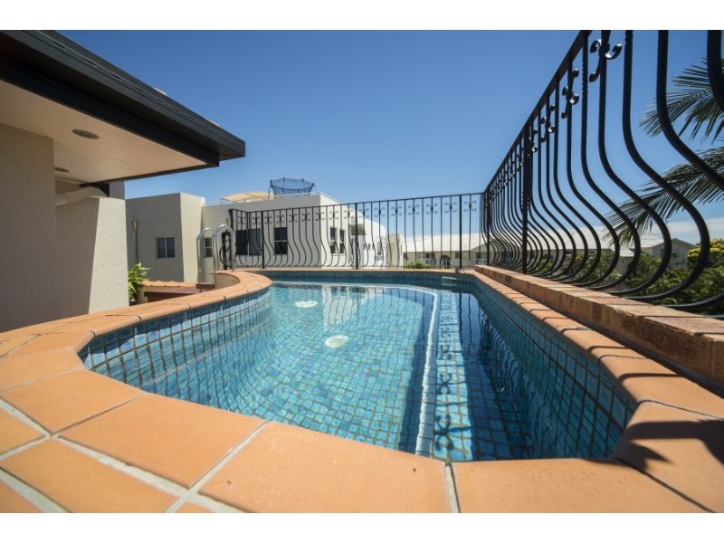 13/12 Canal Avenue, Runaway Bay QLD 4216