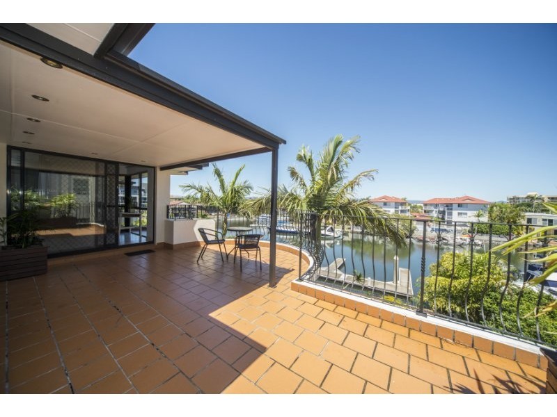 13/12 Canal Avenue, Runaway Bay QLD 4216