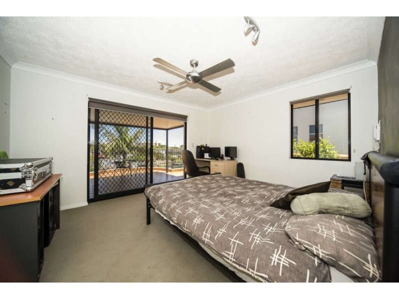 13/12 Canal Avenue, Runaway Bay QLD 4216