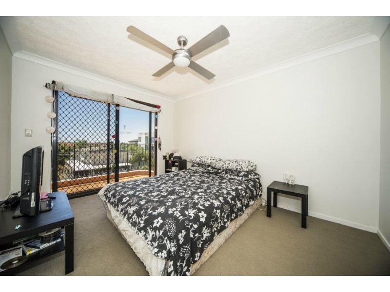 13/12 Canal Avenue, Runaway Bay QLD 4216