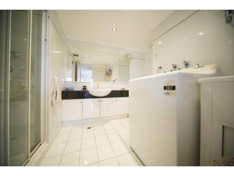 13/12 Canal Avenue, Runaway Bay QLD 4216