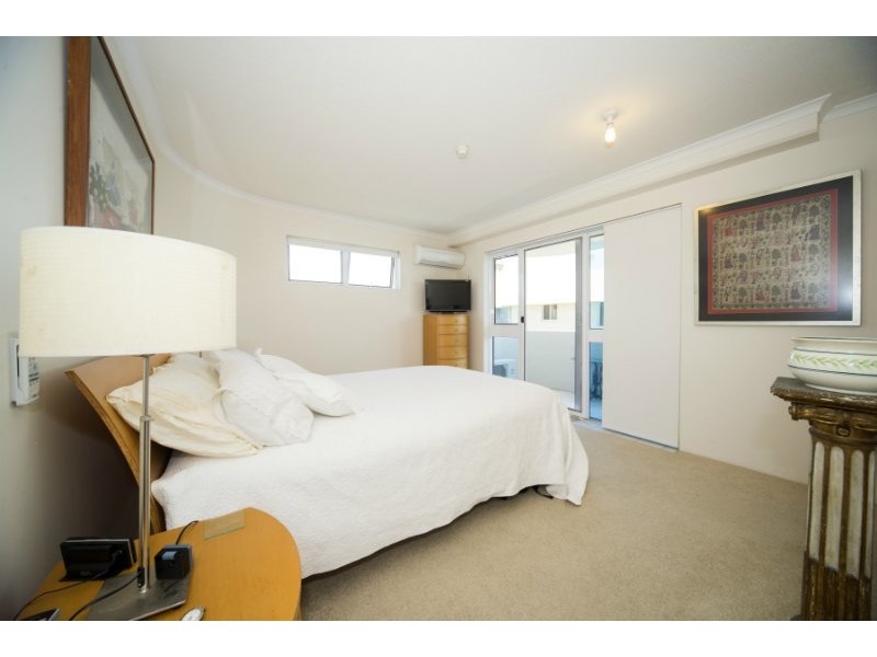 6/204 Marine Parade, Labrador QLD 4215