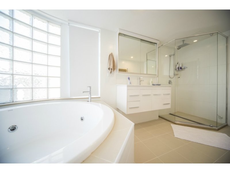 6/204 Marine Parade, Labrador QLD 4215