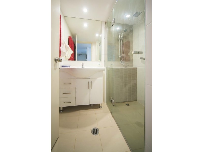 6/204 Marine Parade, Labrador QLD 4215