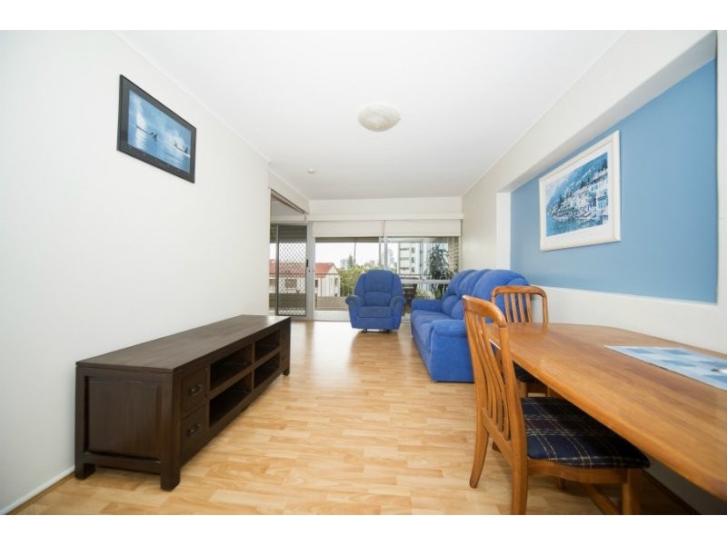 15/224 Marine Parade, Labrador QLD 4215