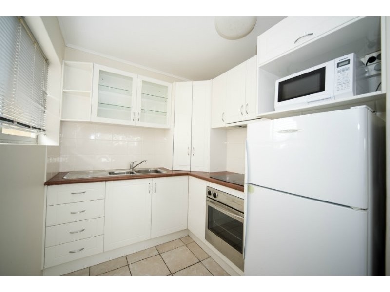 15/224 Marine Parade, Labrador QLD 4215