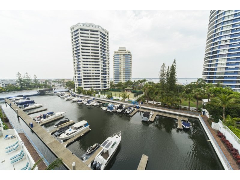17/21 Bayview Street, Runaway Bay QLD 4216