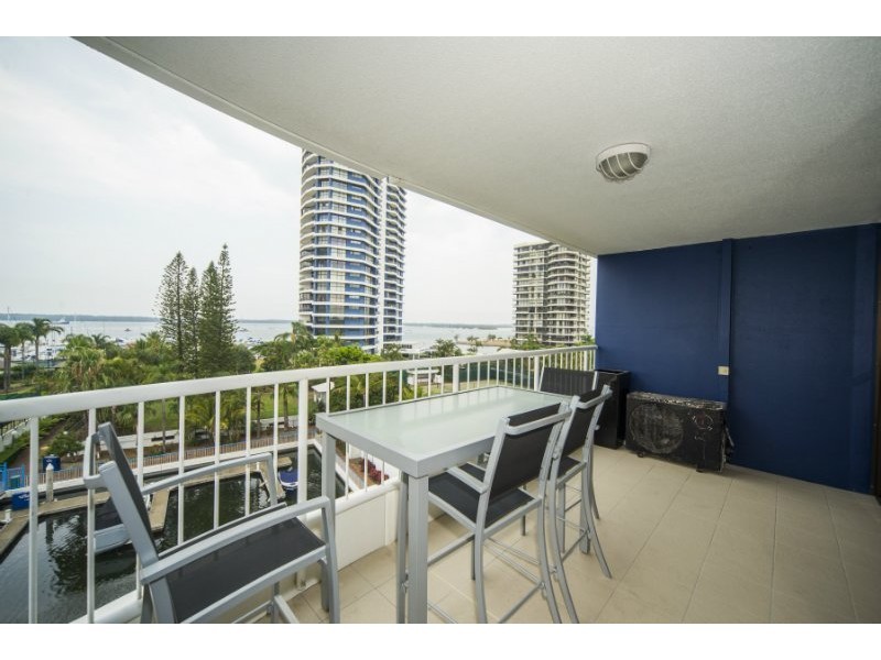 17/21 Bayview Street, Runaway Bay QLD 4216