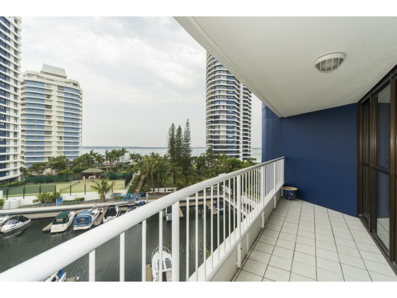 17/21 Bayview Street, Runaway Bay QLD 4216