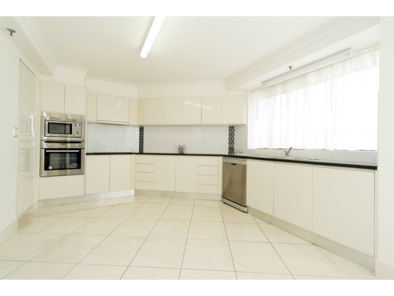 17/21 Bayview Street, Runaway Bay QLD 4216