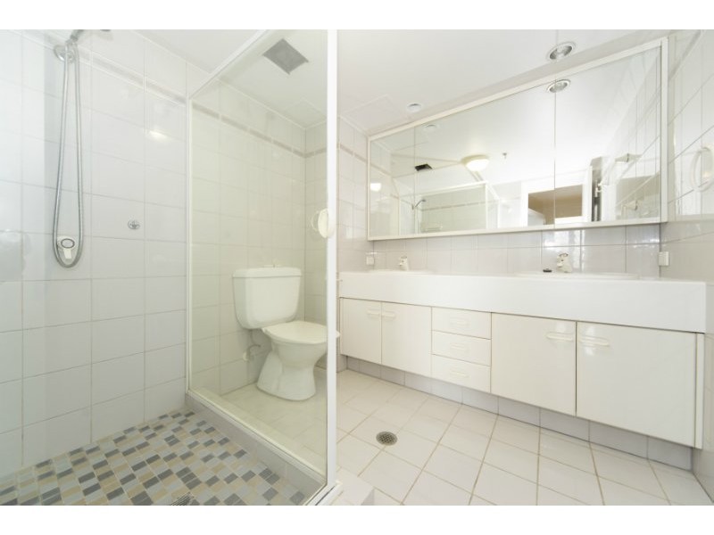 17/21 Bayview Street, Runaway Bay QLD 4216