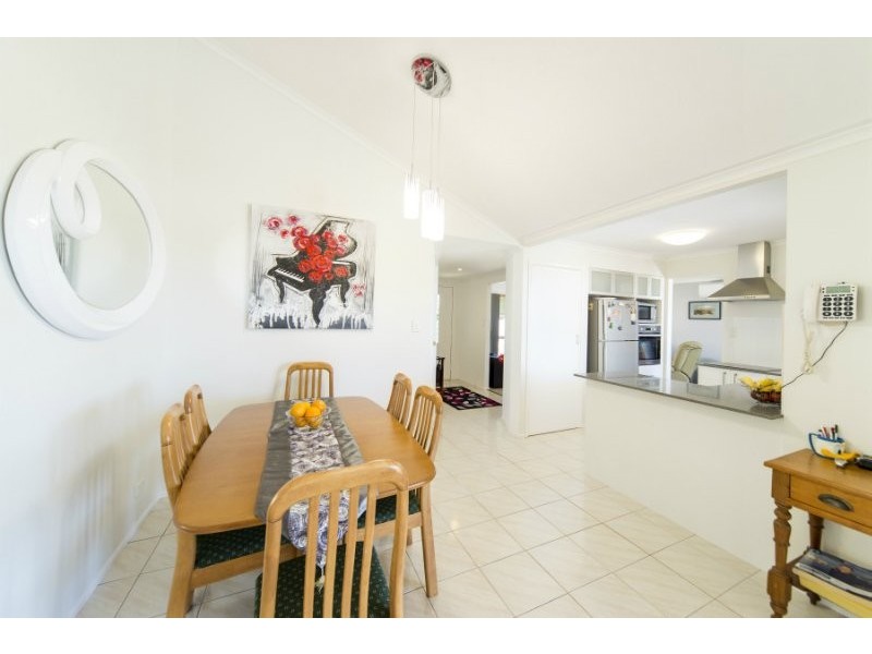 26 Ashburton Close, Arundel QLD 4214