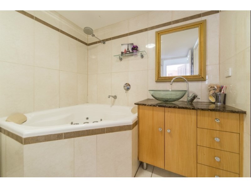 8/7 Whiting Street, Labrador QLD 4215