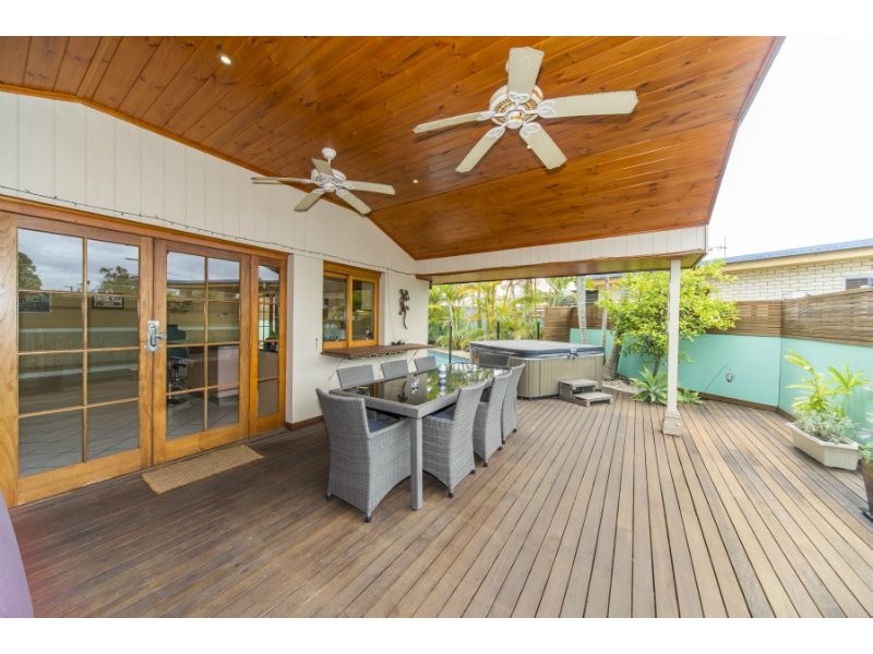 3 Amaroo Street, Biggera Waters QLD 4216