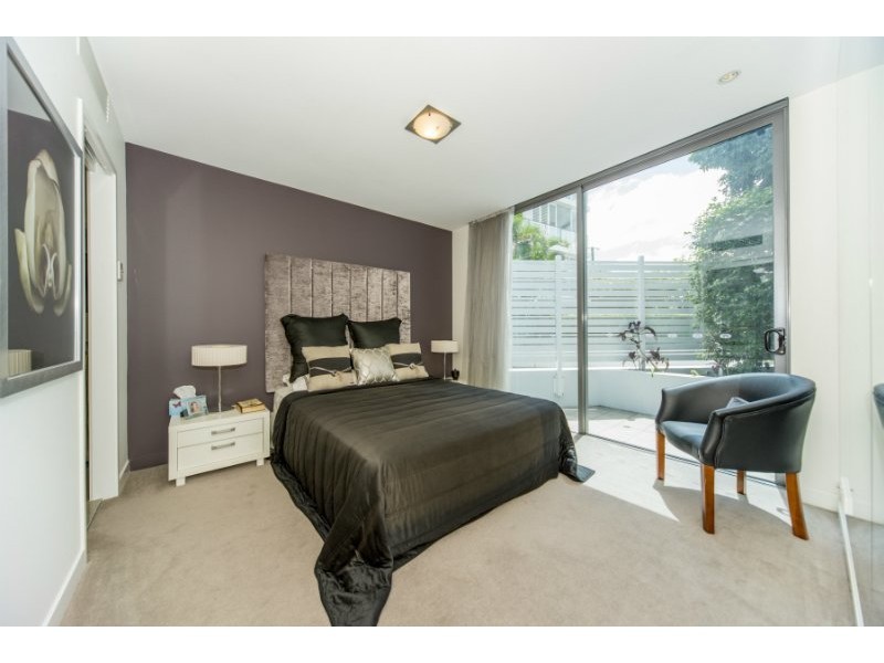 1002/438 Marine Parade, Biggera Waters QLD 4216