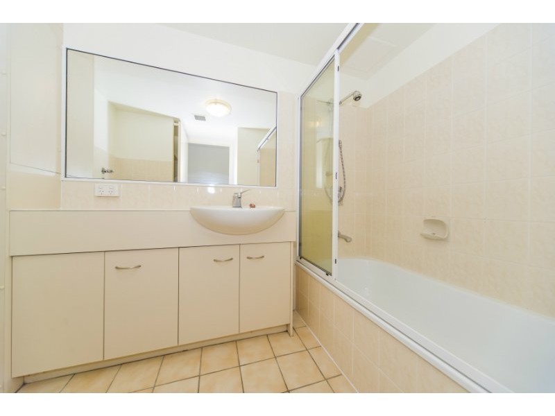 21/37 Bayview Street, Runaway Bay QLD 4216