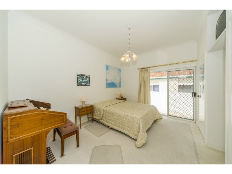 18 Grand Canal Way, Runaway Bay QLD 4216