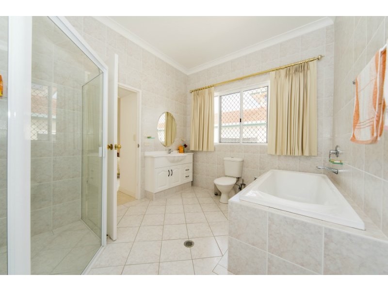 18 Grand Canal Way, Runaway Bay QLD 4216