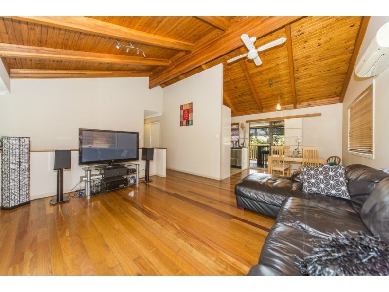 8 Burrendong Road, Coombabah QLD 4216