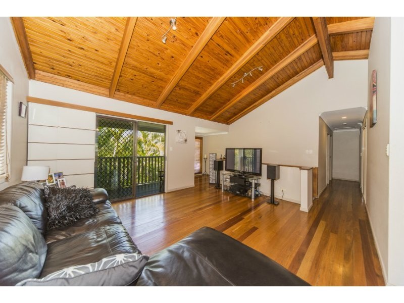 8 Burrendong Road, Coombabah QLD 4216