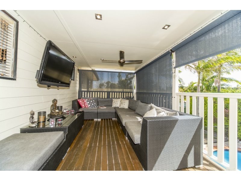 8 Burrendong Road, Coombabah QLD 4216