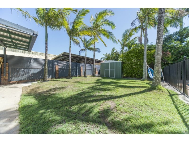 8 Burrendong Road, Coombabah QLD 4216