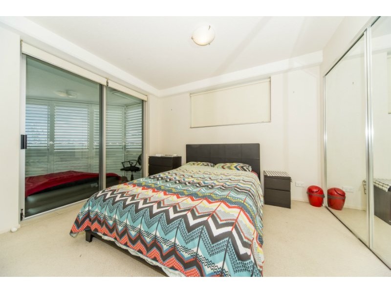 23/242 Marine Parade, Labrador QLD 4215
