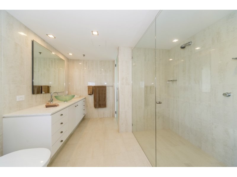 26/19 Oatland Esplanade, Runaway Bay QLD 4216