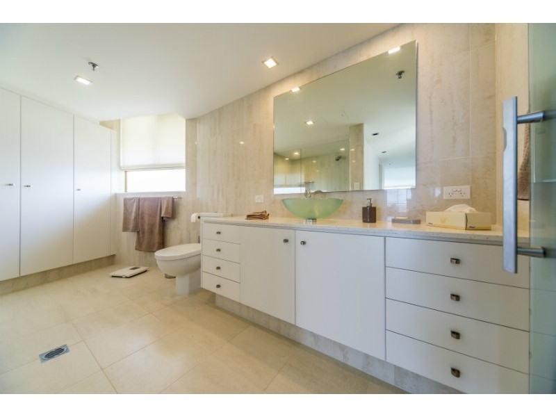 26/19 Oatland Esplanade, Runaway Bay QLD 4216