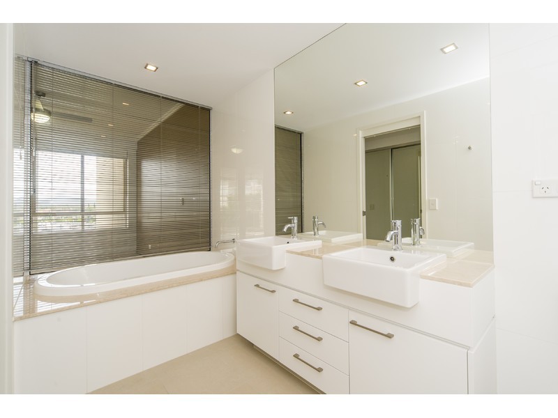 1748/1 Rialto Quay Drive, Hope Island QLD 4212