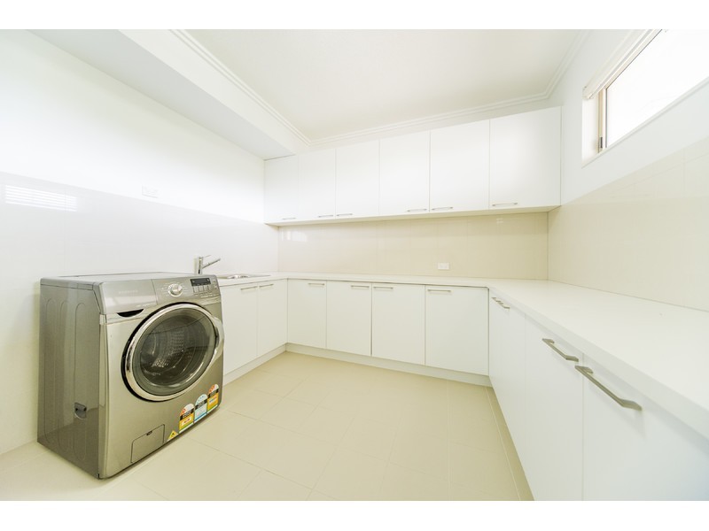 1748/1 Rialto Quay Drive, Hope Island QLD 4212
