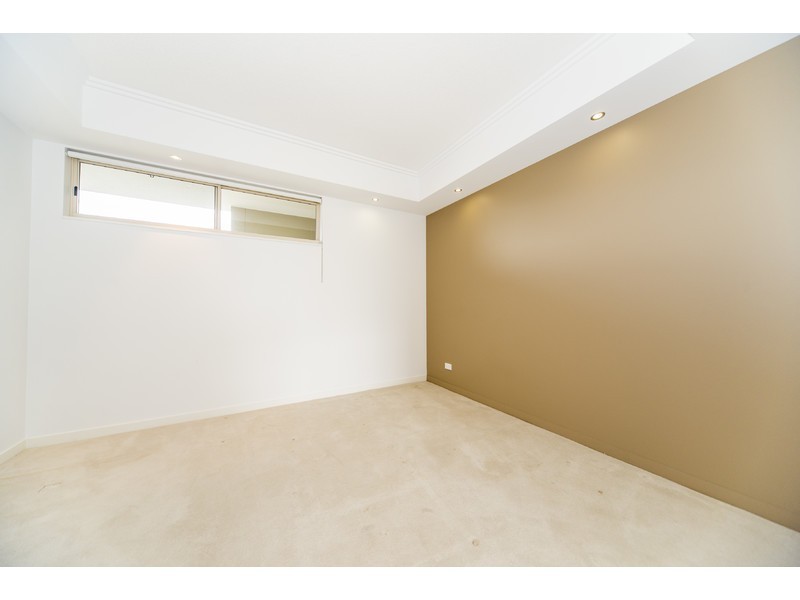 1748/1 Rialto Quay Drive, Hope Island QLD 4212