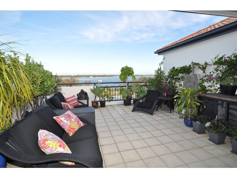 326/392 Marine Parade, Labrador QLD 4215