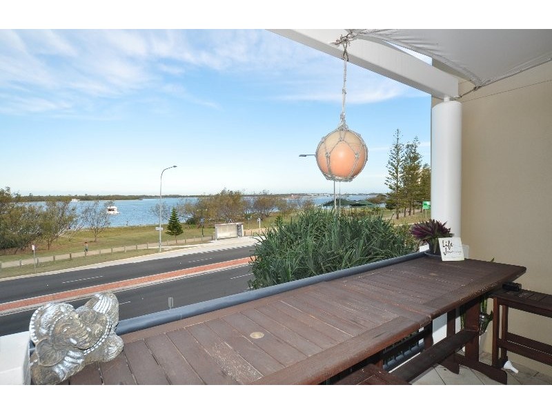 326/392 Marine Parade, Labrador QLD 4215