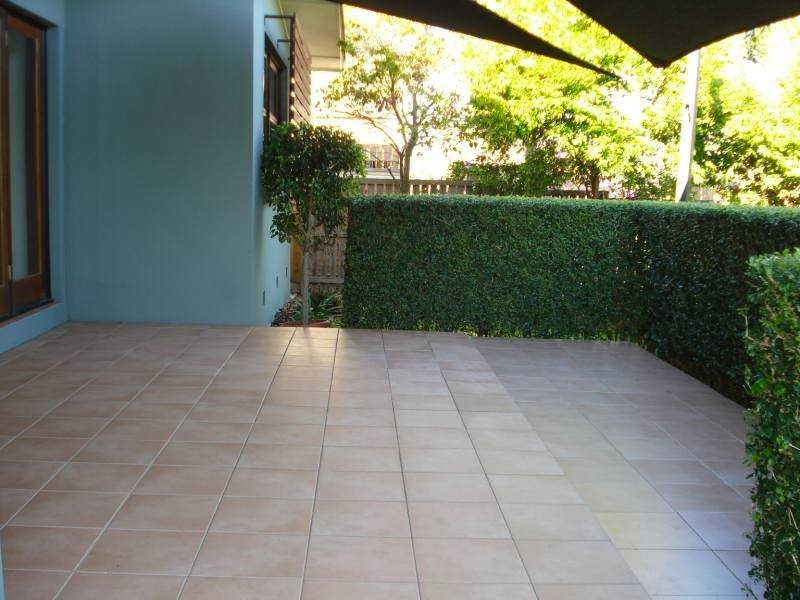 1/24 Harley Street, Labrador QLD 4215