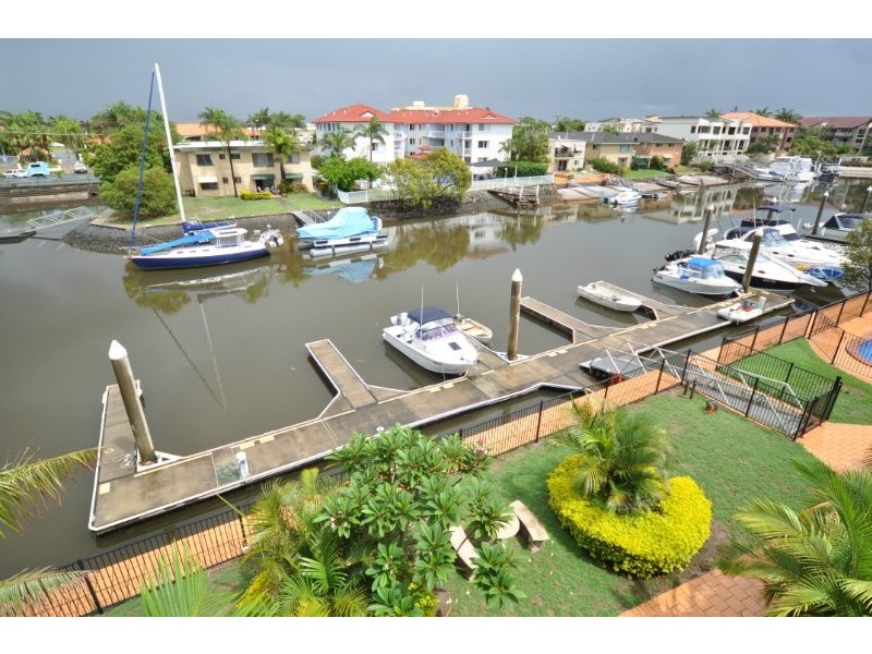 11/12 Canal Avenue, Runaway Bay QLD 4216