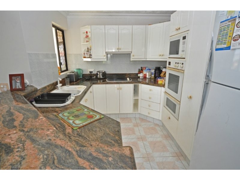 11/12 Canal Avenue, Runaway Bay QLD 4216