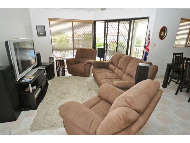 11/12 Canal Avenue, Runaway Bay QLD 4216